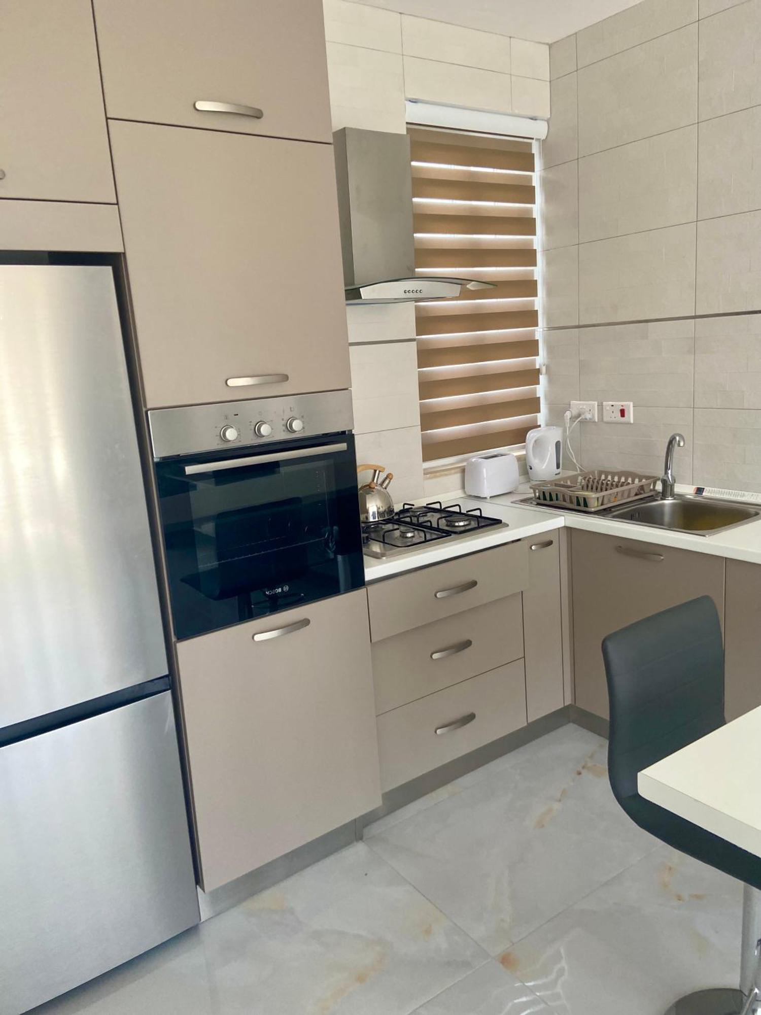 Penelope Apartments, 14 *